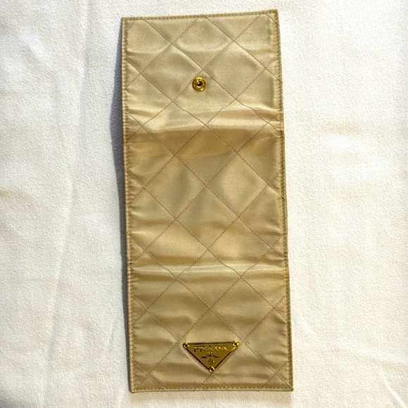 ๐ฏ AUTHENTIC NWOT PRADA NYLON COMPACT BIFOLD WALLET MINT - Picture 13 of 15